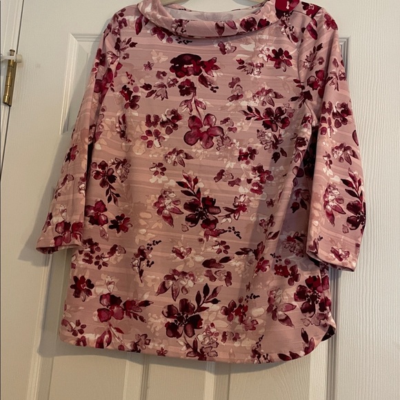 Talbots floral boat-neck folded collar top. Very nice colors. 3/4 sleeves. SZ M. - Picture 1 of 9